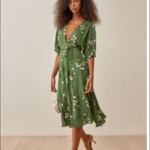 Rermation Karen Dress size Small in green